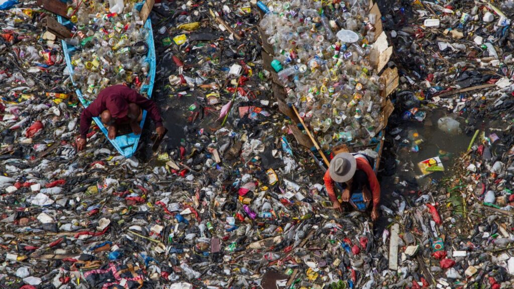 ONG Sungai Watch: voluntarios para retirar plásticos de los ríos de Indonesia