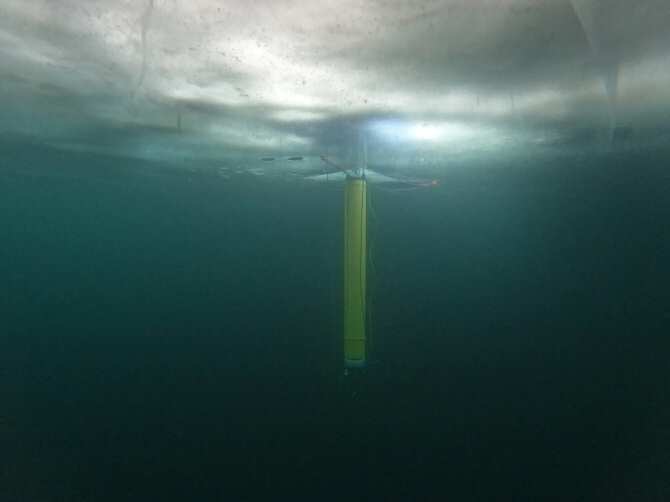 Robots para inspeccionar grandes masas de hielo flotante desde el agua de debajo