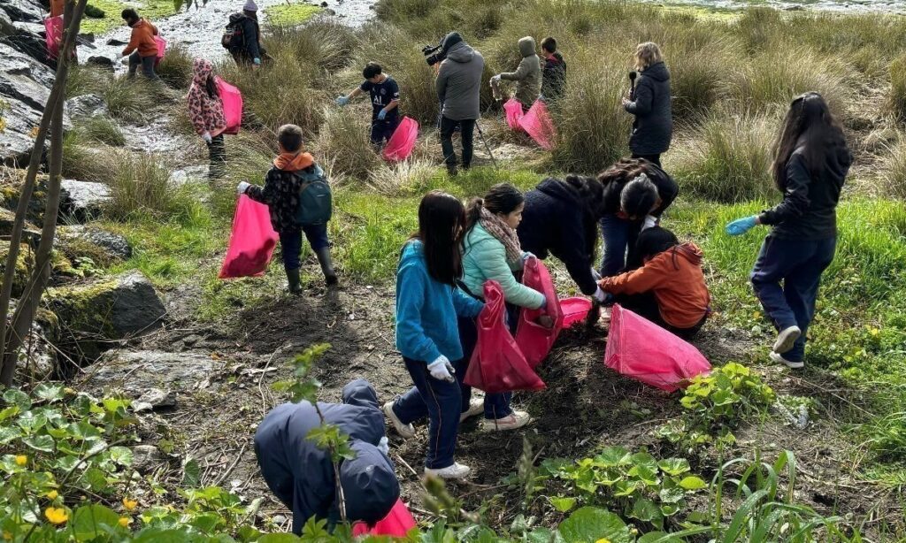 Gran limpieza de playa en Chiloé movilizó a voluntarios de todo el archipiélago