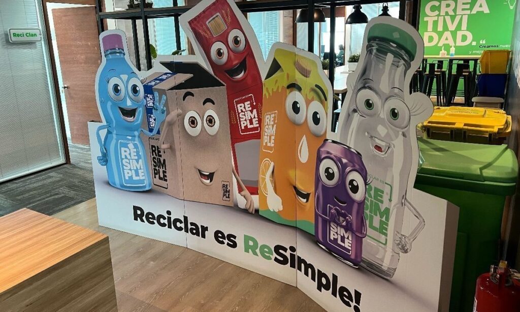Coyhaique da paso histórico en reciclaje con firma de convenio con ReSimple