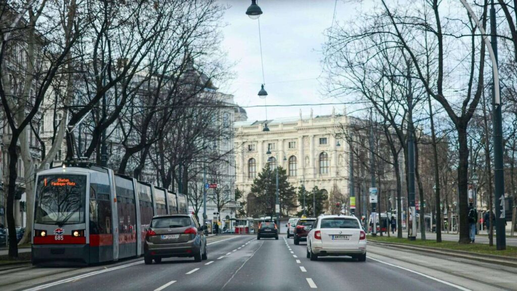 El transporte ya no será ni eléctrico ni a combustión en Europa: Corea del Sur impone sus normas