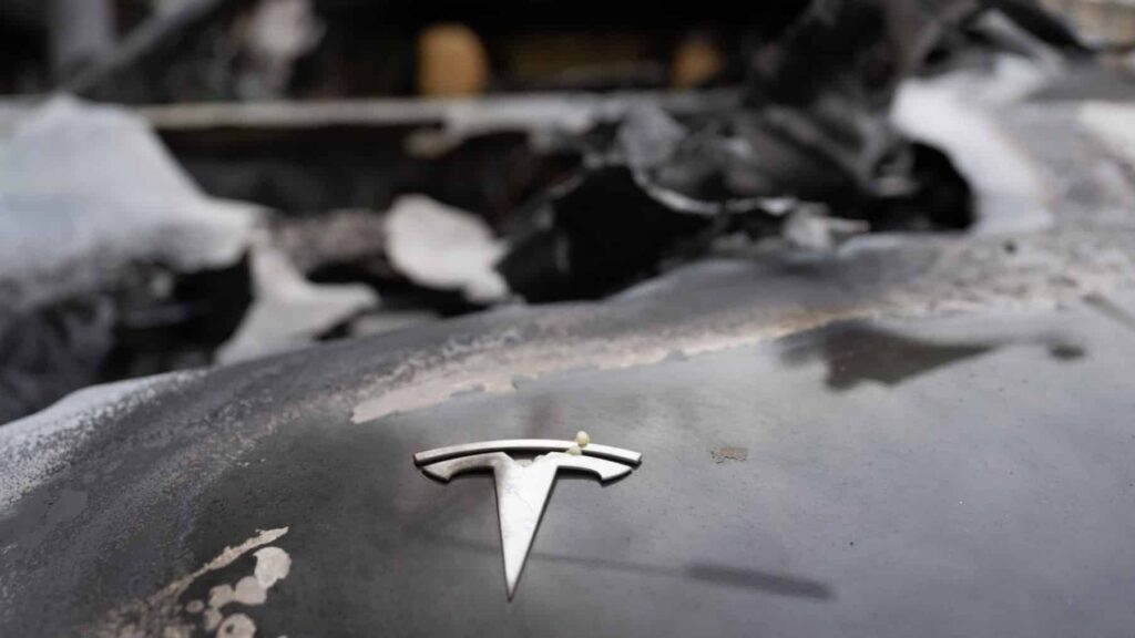 Ya no es solo malas ventas y saboteos globales: Tesla podría haberse ganado el peor enemigo