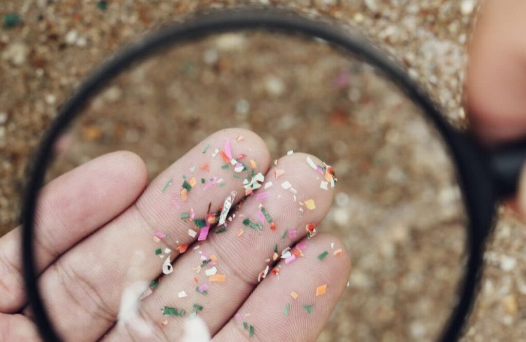 Científicos hallan microplásticos en los líquidos reproductivos humanos