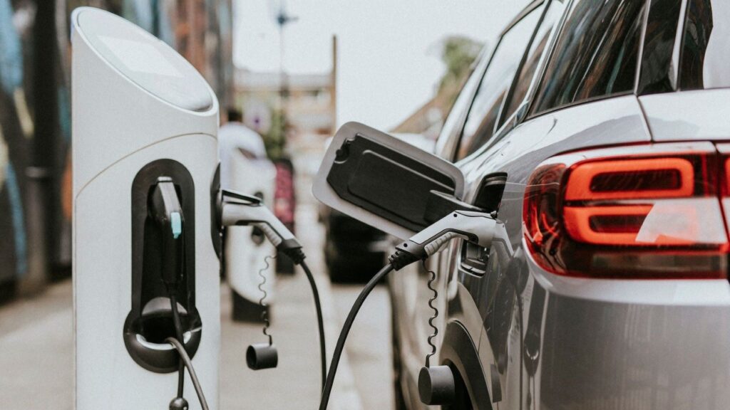 España quiere replicar la fórmula de éxito de su vecino: Te cambia la vida por 100 mensuales