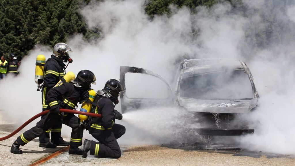 Todo lo que no debes creer sobre los coches eléctricos: Los mitos más peligrosos
