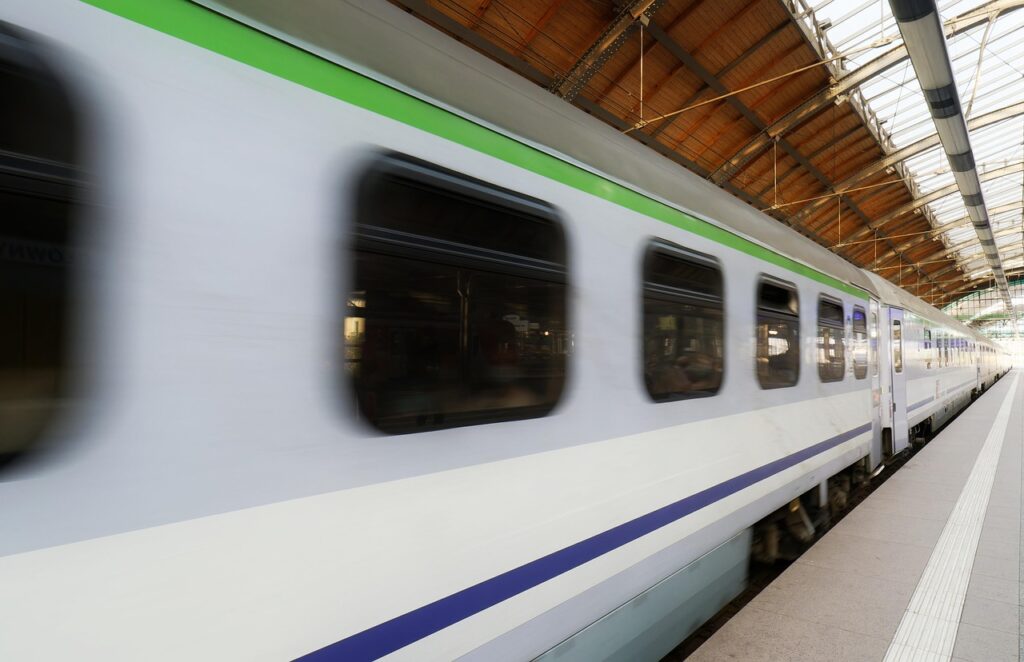 Barcelona-Londres en tren puede costar hasta 400 euros frente a los 15 euros en un vuelo low-cost, solo gana el ‘cambio climático’