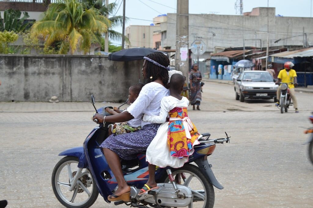 Motocicletas eléctricas, para mejorar la ‘calidad del aire’ en las ciudades y empoderar a las mujeres en África