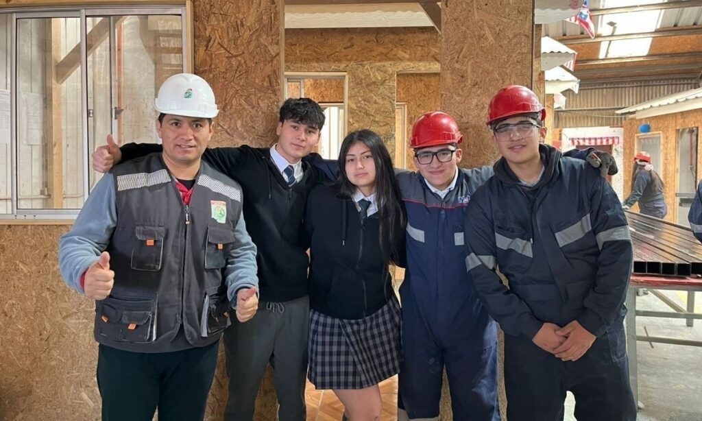 Liceo de La Unión gana concurso nacional con proyecto sostenible para la industria de la construcción