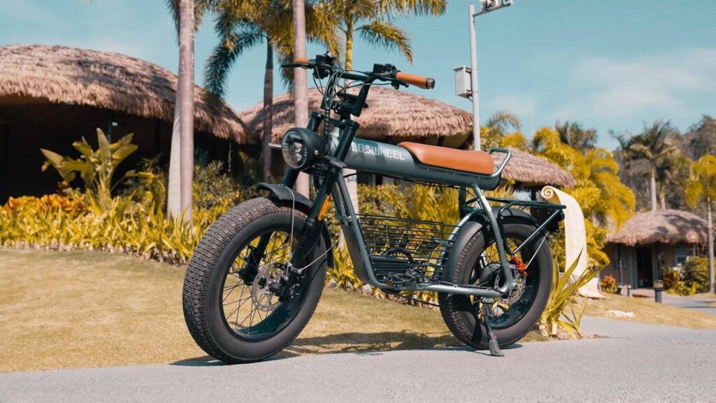 Ni moto ni bicicleta: Es un cohete con motor y pedales que supera los 70 km/h