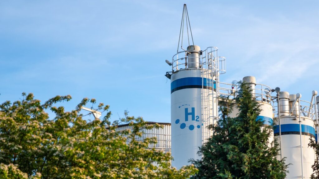 Hidrógeno verde: MITECO destina 126 millones a dos plantas