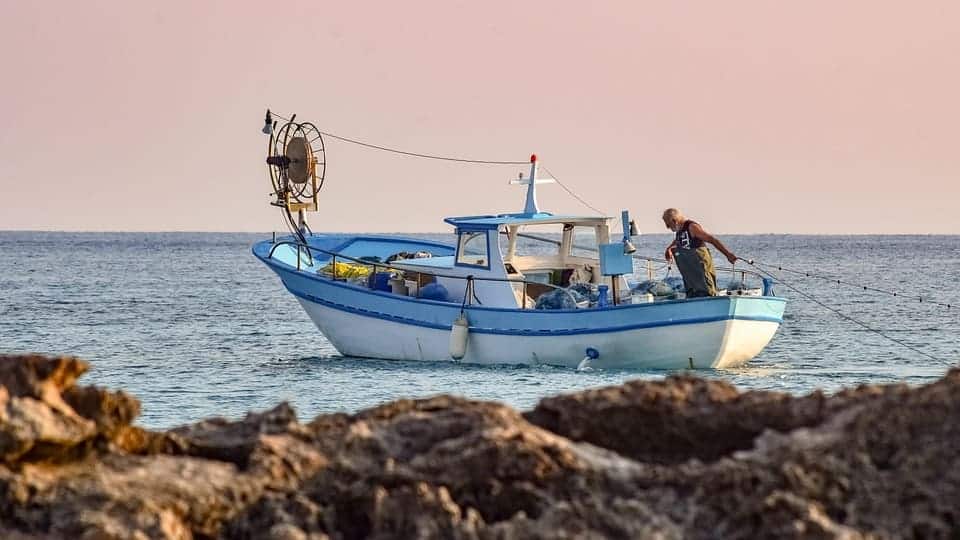 La UE remodela el reparto de oportunidades de pesca y abre la puerta a la pesca artesanal