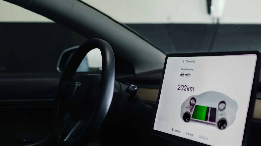 Ni litio ni tierras raras, esta será la clave para el futuro eléctrico: Triplica su vida útil y autonomía