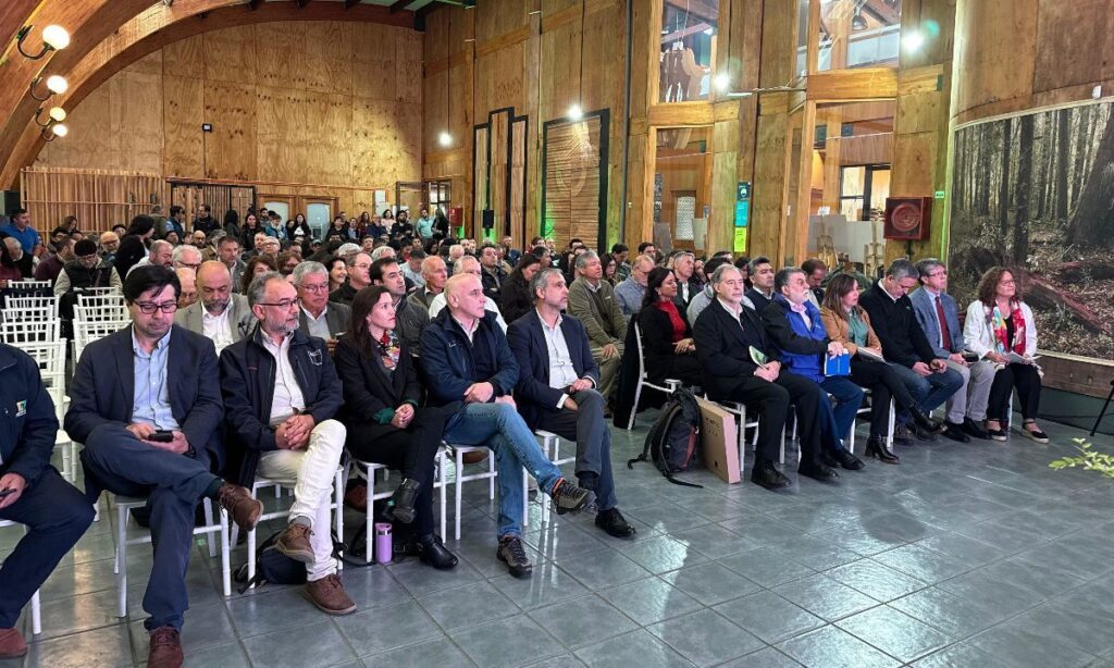 Primera Cumbre del Bosque Nativo en Los Ríos finaliza con foco en fortalecer la conservación