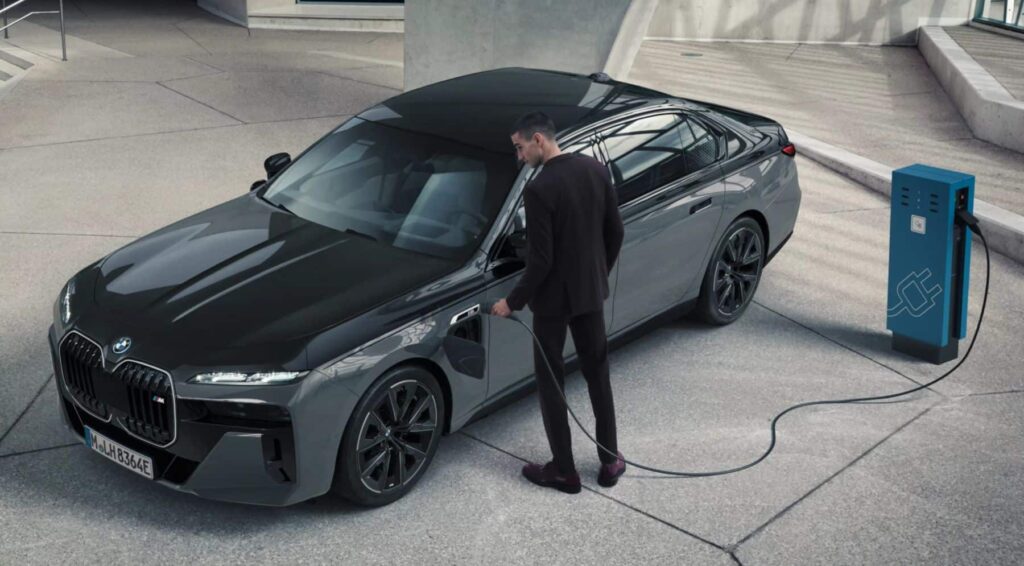 BMW alerta: Europa se arriesga a un caos eléctrico sin más cargadores