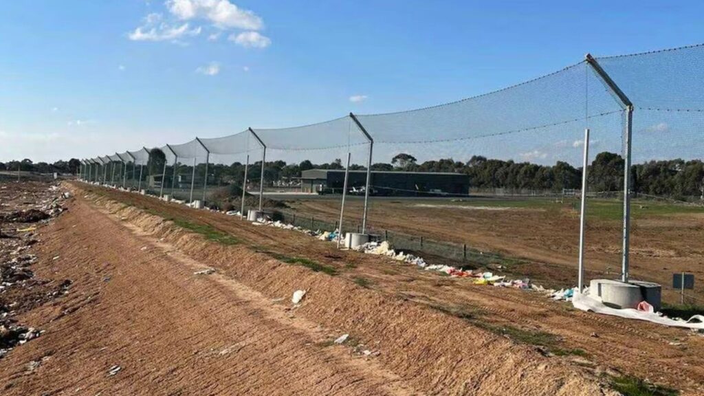 Australia tiene 10.000 km de cercas para que la basura de los vertederos no acabe matando animales y contaminando lo que comes