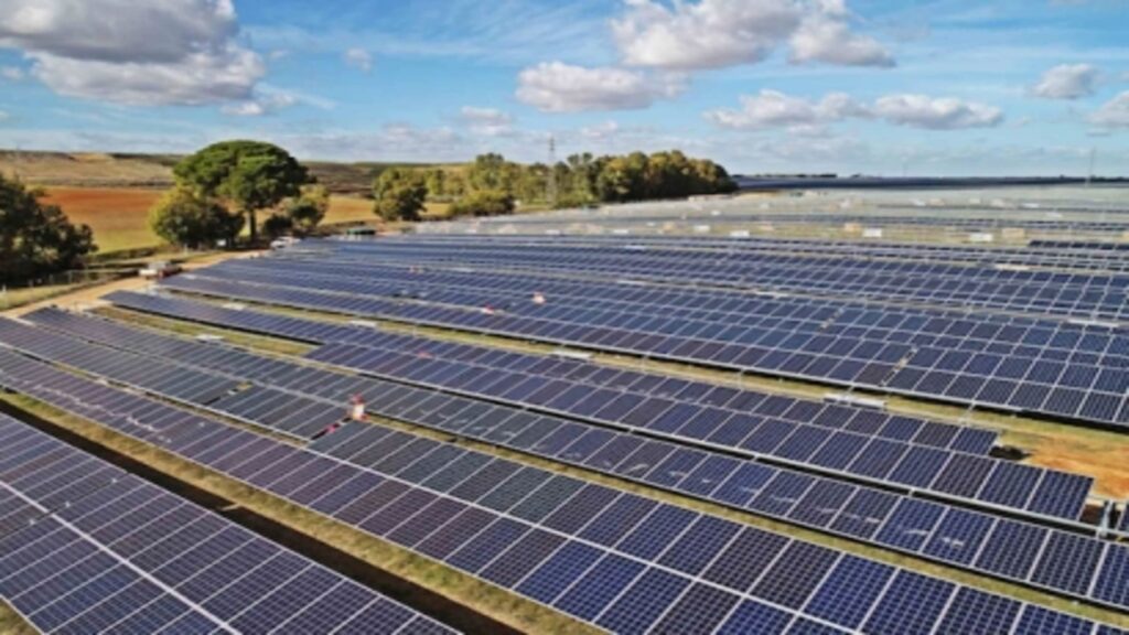 Fotovoltaica española impulsa soberanía energética y aporta 15.000 millones al PIB