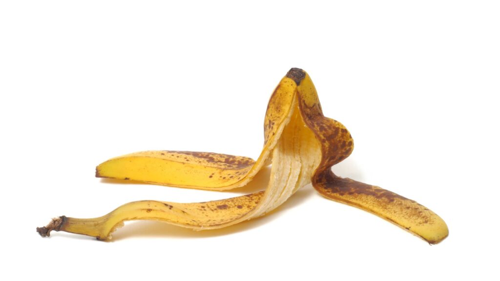 Las cáscaras de plátano tienen altos niveles de potasio que ayudan a fortalecer los tallos