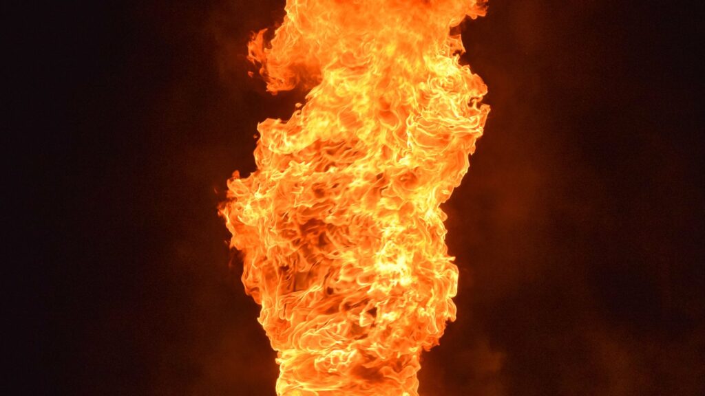 Parece ciencia ficción pero científicos de EEUU han creado tornados de fuego para limpiar vertidos de petróleo en el mar y los resultados son brillantes: 95% de eficiencia