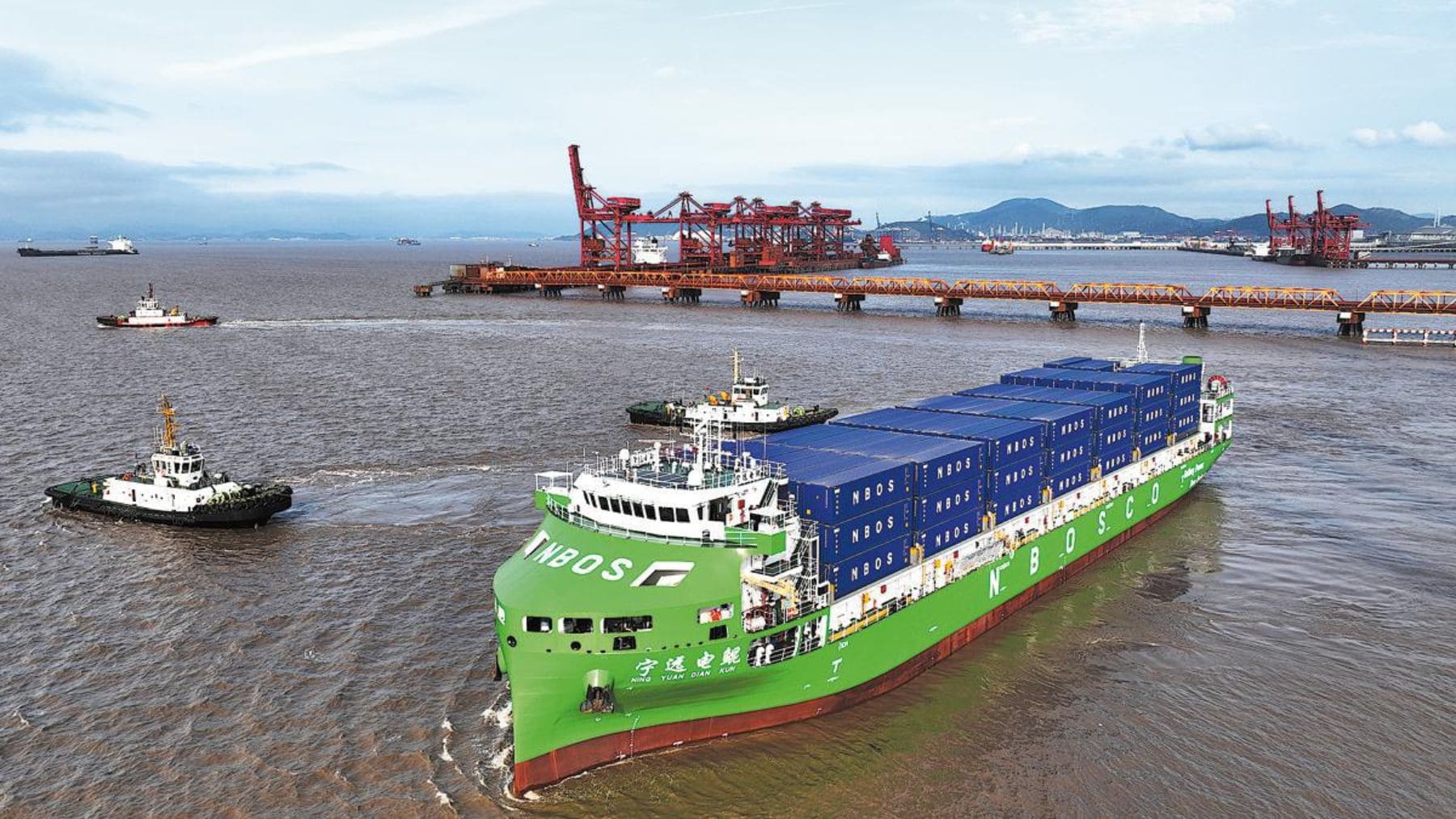 China da un paso de gigantes contra el carbón con el mayor buque portacontenedores 100% eléctrico del mundo: 127 metros y capacidad para 742 contenedores