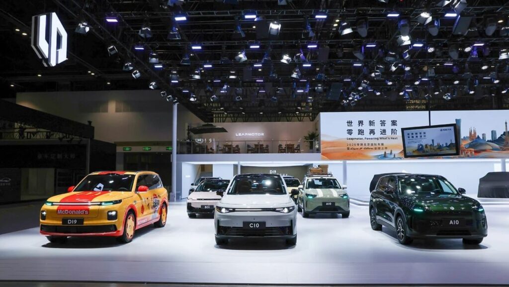 El Salón del Automóvil de Pekín muestra el dominio de China en coches eléctricos e inteligentes con récord de estrenos