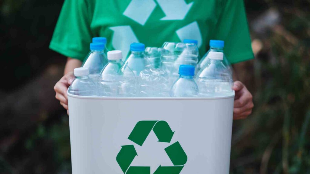 España lo confirma: antes de que acabe 2026 te van a pagar por devolver botellas y latas en los supermercados