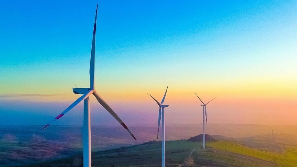 La Unión Europea reduce sus emisiones un 40 % desde 1990 y acelera la transición energética mientras el transporte sigue disparado