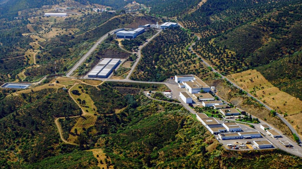 Los ecologistas celebran un hito sin precedentes: el gran cementerio nuclear de España se va a convertir en una planta solar y el Gobierno lo hace oficial
