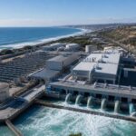 Estados Unidos convierte agua del océano en potable a gran escala: millones de litros diarios para frenar la sequía y salvar cultivos