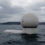 Estados Unidos está lanzando esferas gigantes de hormigón al mar con un objetivo: aprovechar la fuente de energía renovable que nunca descansa