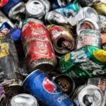 Estuvo recogiendo latas de la calle durante 7 años, cuando consiguió 450.000 las recicló y consiguió dinero suficiente para pagar la entrada de su casa
