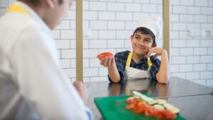 La alimentación ecológica en niños revoluciona las aulas con recetas saludables y educación sostenible