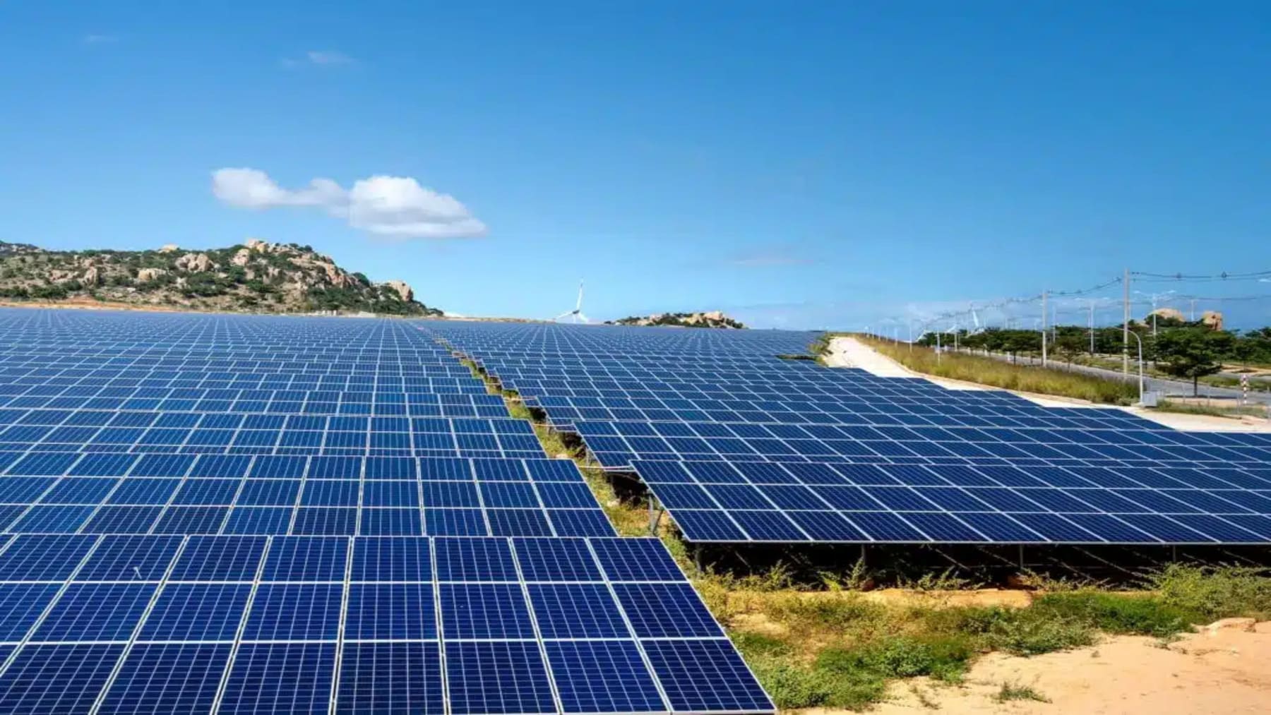 La hibridación en plantas solares en La Roca de la Sierra impulsará empleo y almacenamiento energético