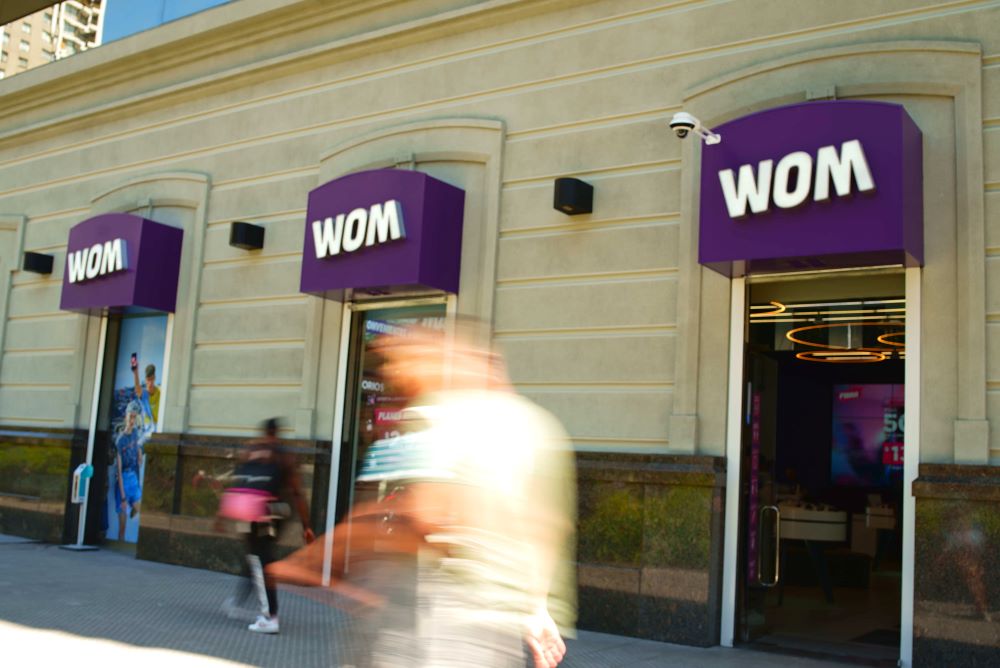 “Operamos con disciplina financiera”: WOM registra alza del 5,2% en ingresos y aumenta base de clientes en segmento móvil postpago