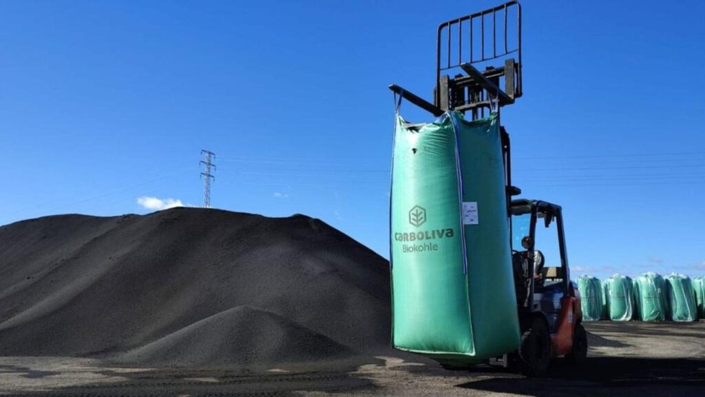 Barcelona va a asfaltar sus calles con huesos de aceituna convertidos en biochar reduciendo un 76% las emisiones de CO₂ y el Ayuntamiento ya quiere ponerlo por toda la ciudad