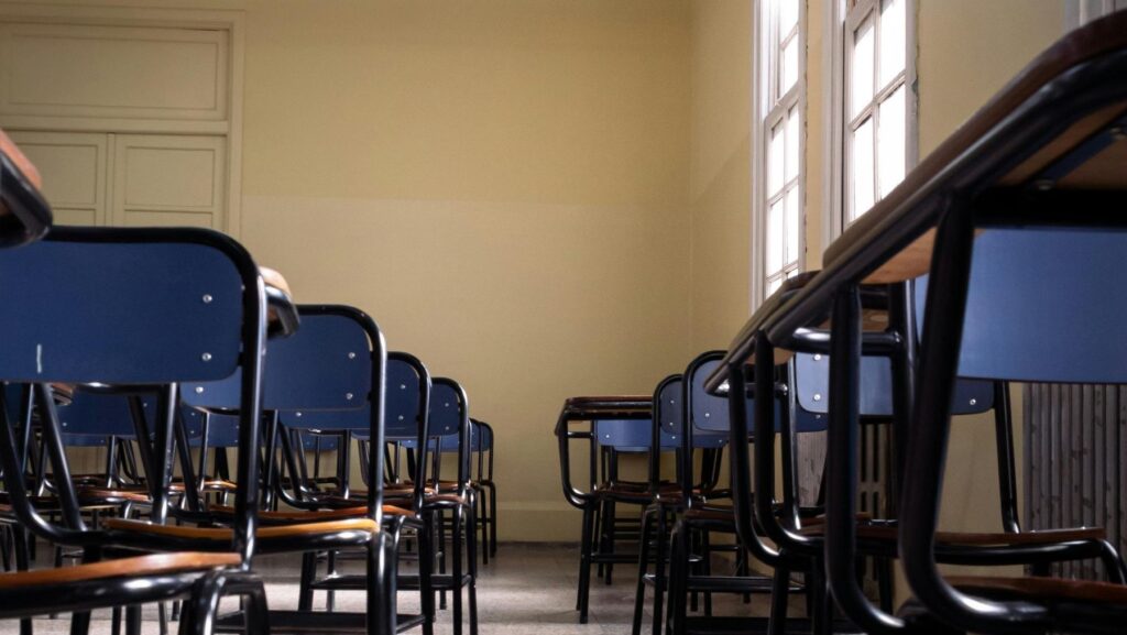 El calor extremo pone en riesgo la salud en los centros educativos con aulas que superan los límites legales