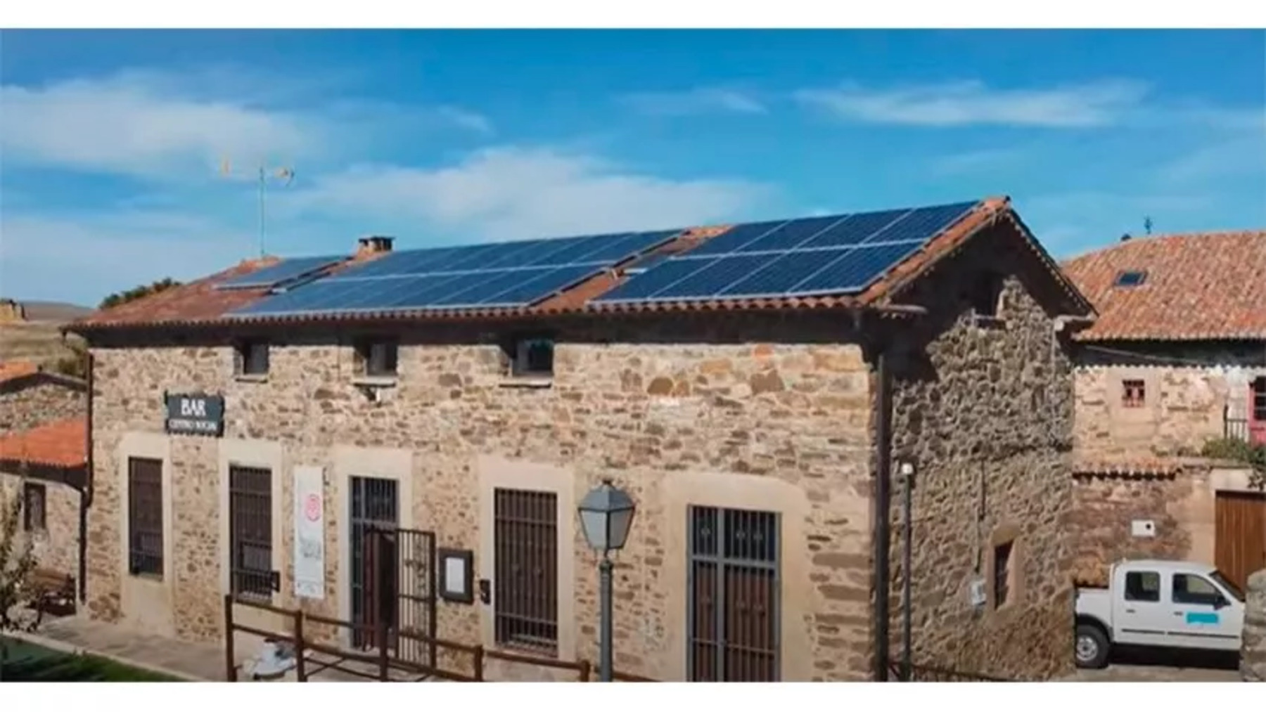 La comunidad energética rural que reduce hasta un 70% la factura eléctrica transforma un pueblo de Ávila