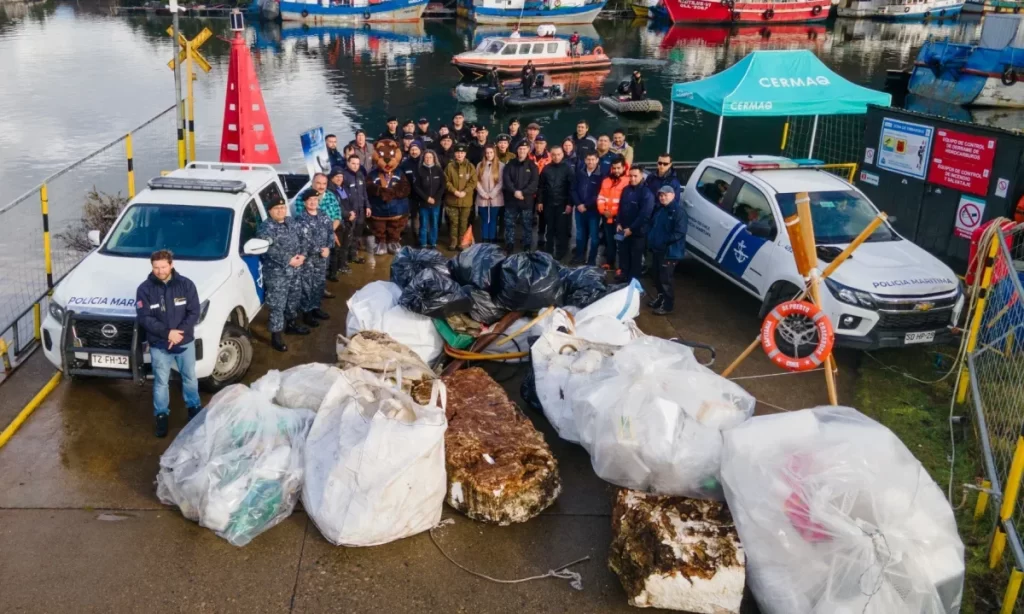 Mes del Mar finalizó con una jornada de limpieza de riberas en el marco del Plan Simpson