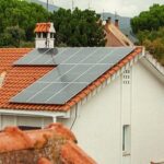 Cada vez más municipios bonifican el IBI por instalar placas solares de autoconsumo en España