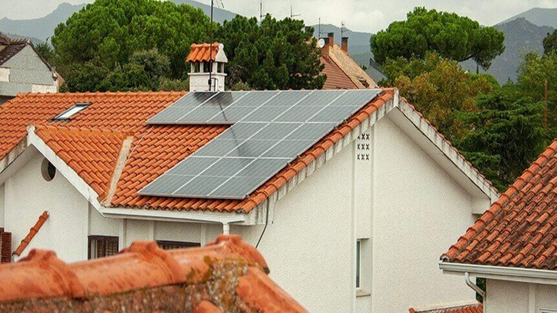 Cada vez más municipios bonifican el IBI por instalar placas solares de autoconsumo en España