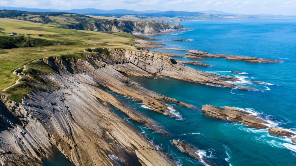 Geoparques: los lugares donde la Tierra cuenta su propia historia y la naturaleza aprende a protegerse