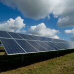 Guerra en el campo por las renovables: dos macroplantas solares de un grupo alemán chocan con los agricultores de Alicante