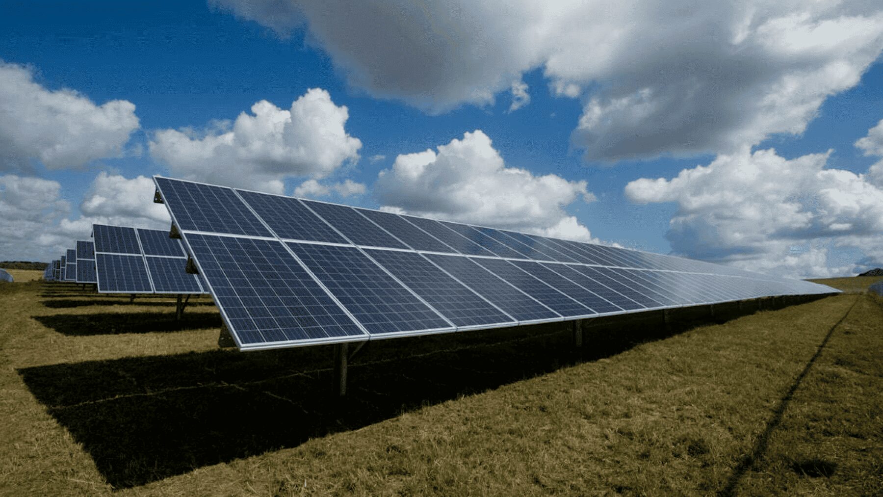 Autoconsumo solar con batería en el hogar: cómo funciona un inversor cargador de 5000W y por qué marca la diferencia