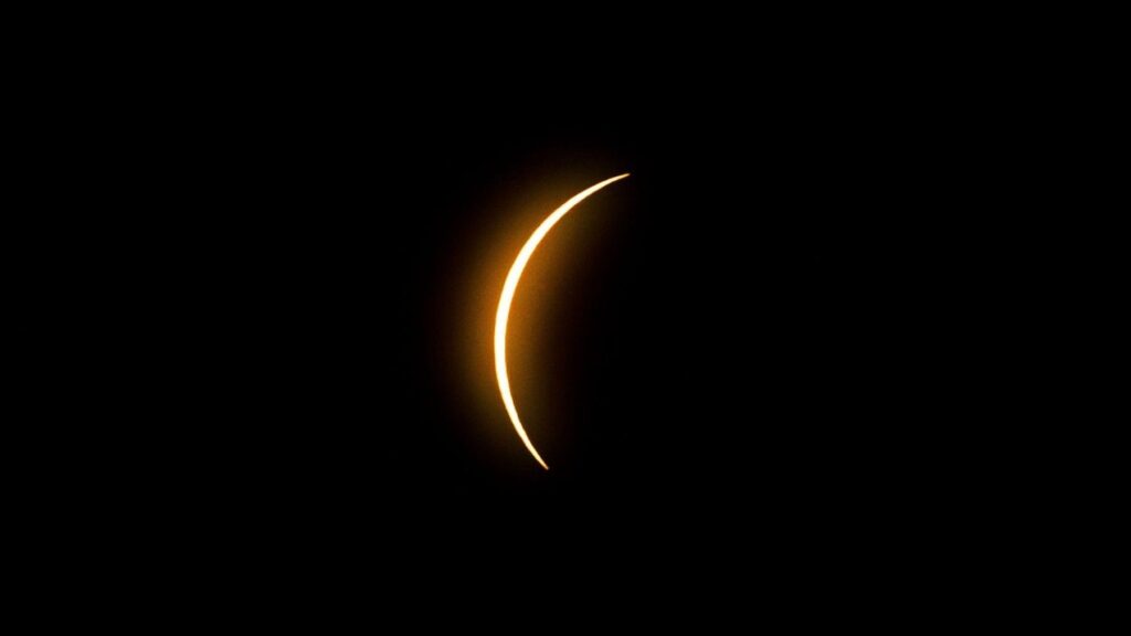 El eclipse solar transforma el miedo en asombro colectivo y revela cómo cambia nuestra mente – ECOticias.com