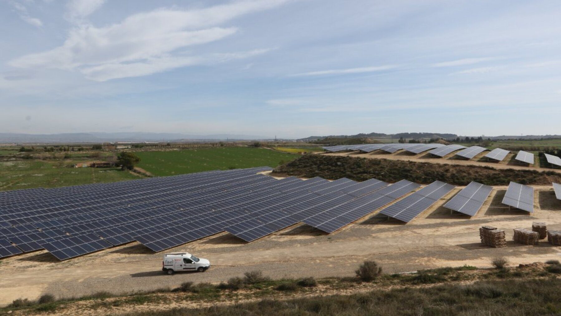 El mayor parque solar de Cataluña cambia la escala de las renovables: 300 MW que serán 400 en plena batalla por el territorio