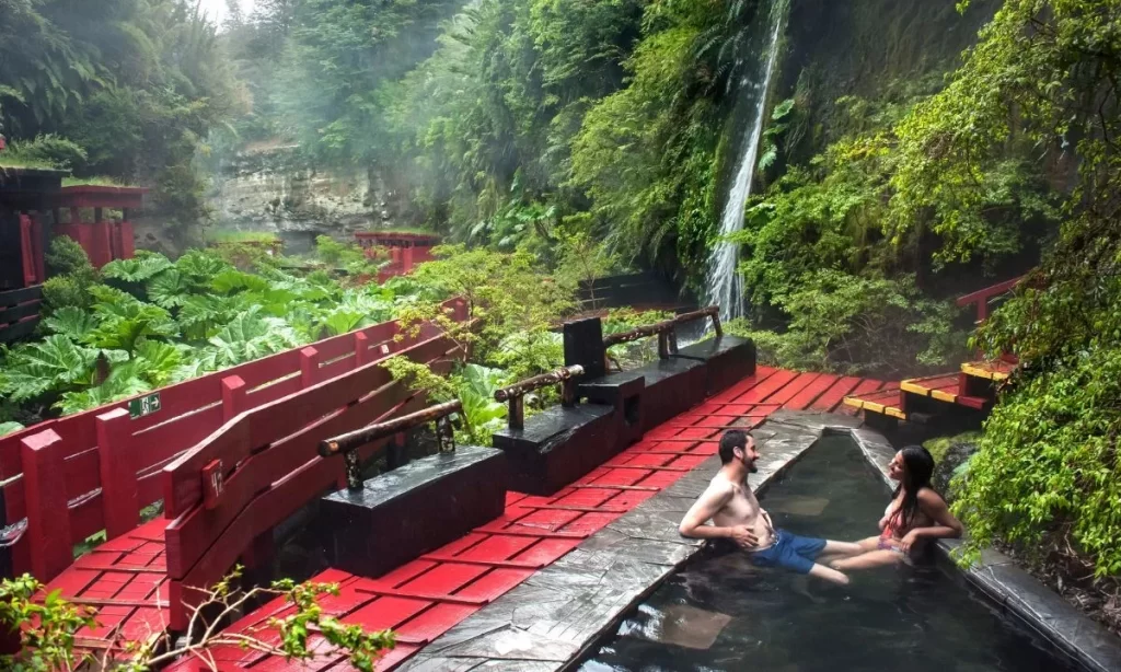 Los Ríos invita a disfrutar de sus termas y experiencias de naturaleza en agosto