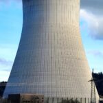 Alemania apagó en 2023 la central nuclear Isar II, en Baviera, y ahora una empresa quiere levantar a su lado una batería de 900 megavatios con un centro de datos de inteligencia artificial, aunque todavía no ha dicho cuántas horas podrá dar electricidad