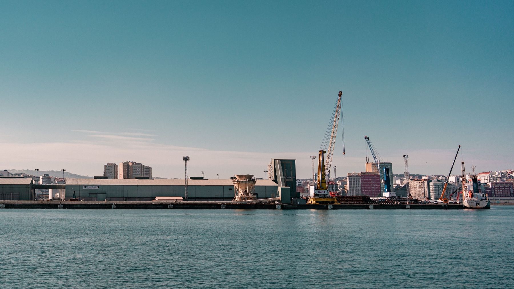 La red eléctrica de Galicia prevé 1,6 GW más para industria, vivienda y puertos