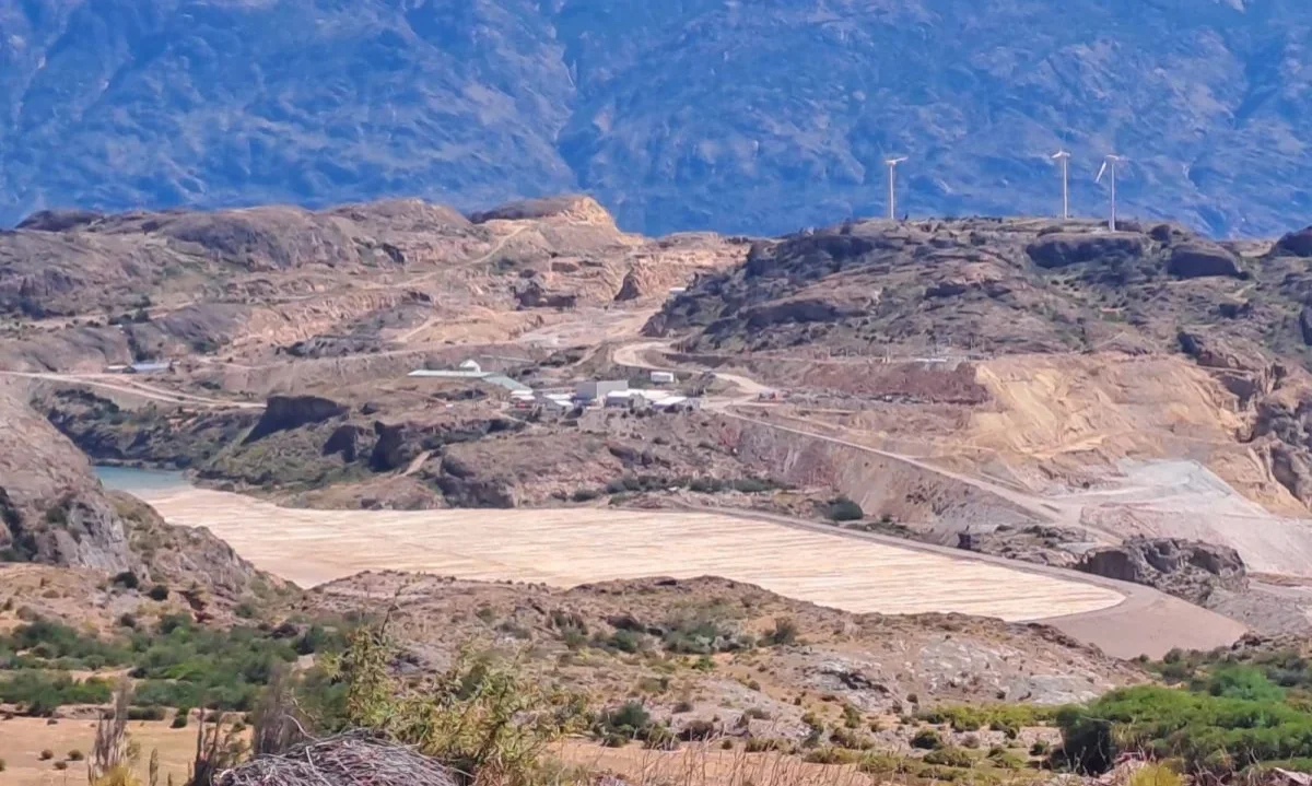Cuestionan falta de respuestas por denuncia ambiental contra minera en Chile Chico