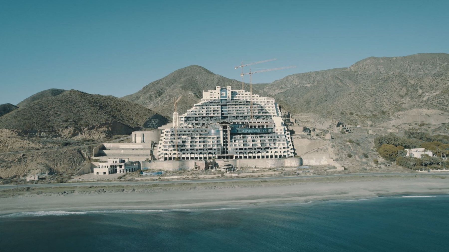 El Algarrobico: acuerdo para agilizar su futura demolición