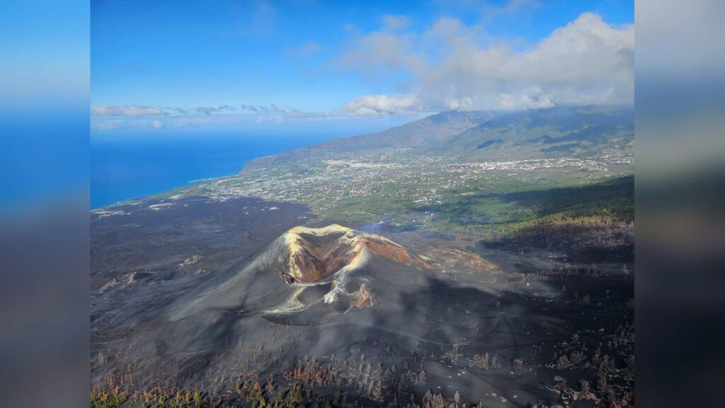 En la isla del volcán Tajogaite, Canarias saca de la evaluación ambiental simplificada los sondeos de geotermia en La Palma, con 837 cuadrículas mineras adjudicadas en su mitad sur y 48 millones asignados por el IDAE